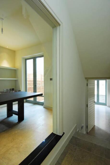 Quintessential Town House Close To Appartamento