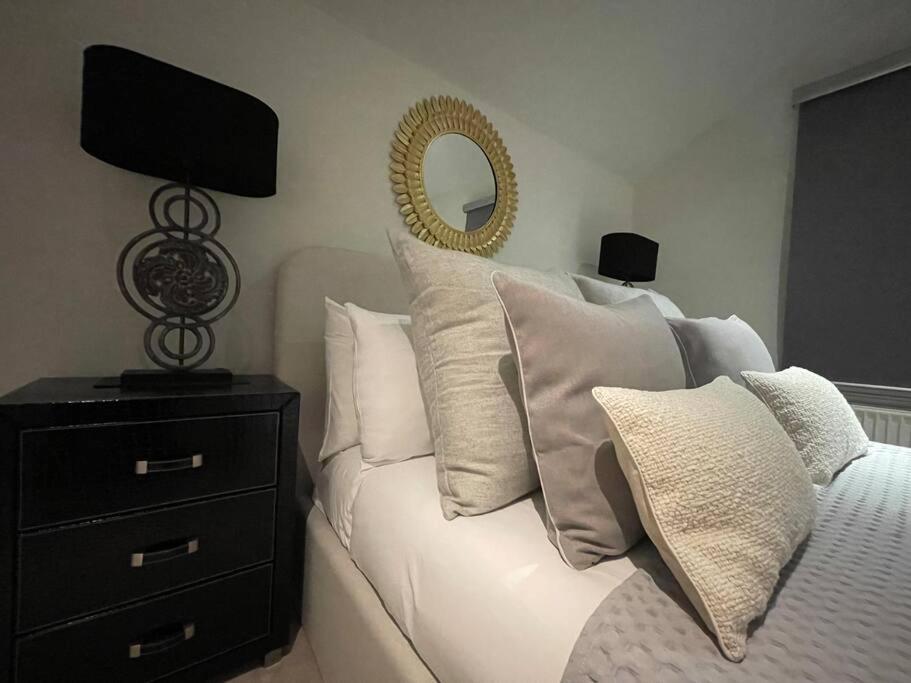 Quintessential Town House Close To Appartamento *