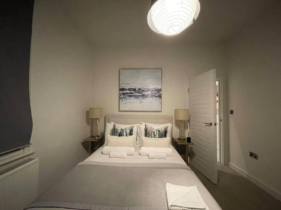 Quintessential Town House Close To * Londra