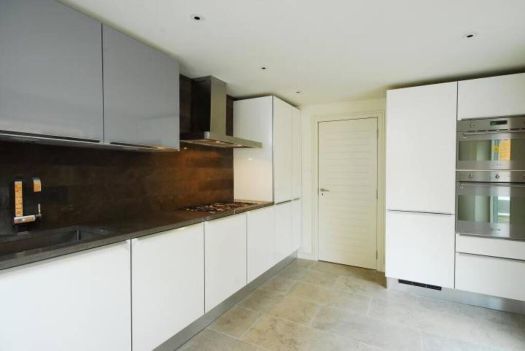 Quintessential Town House Close To Londra