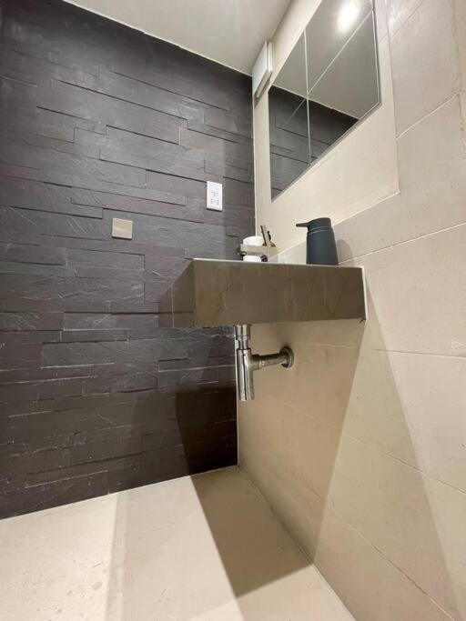 Quintessential Town House Close To Appartamento