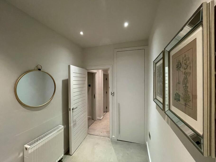 Quintessential Town House Close To * Londra