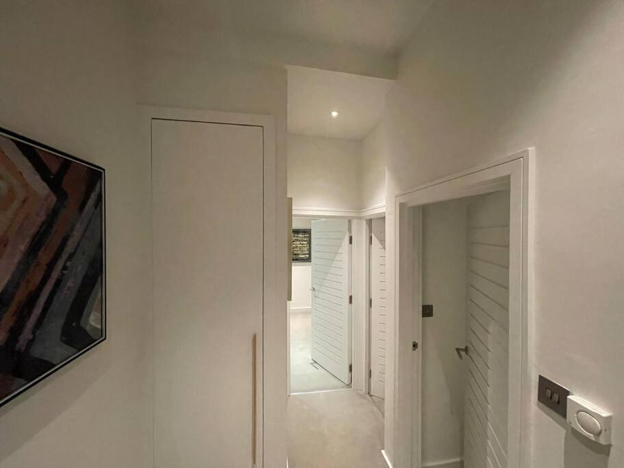Quintessential Town House Close To Londra