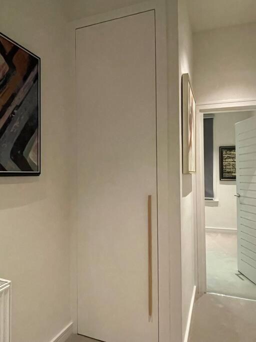 Quintessential Town House Close To Appartamento Londra