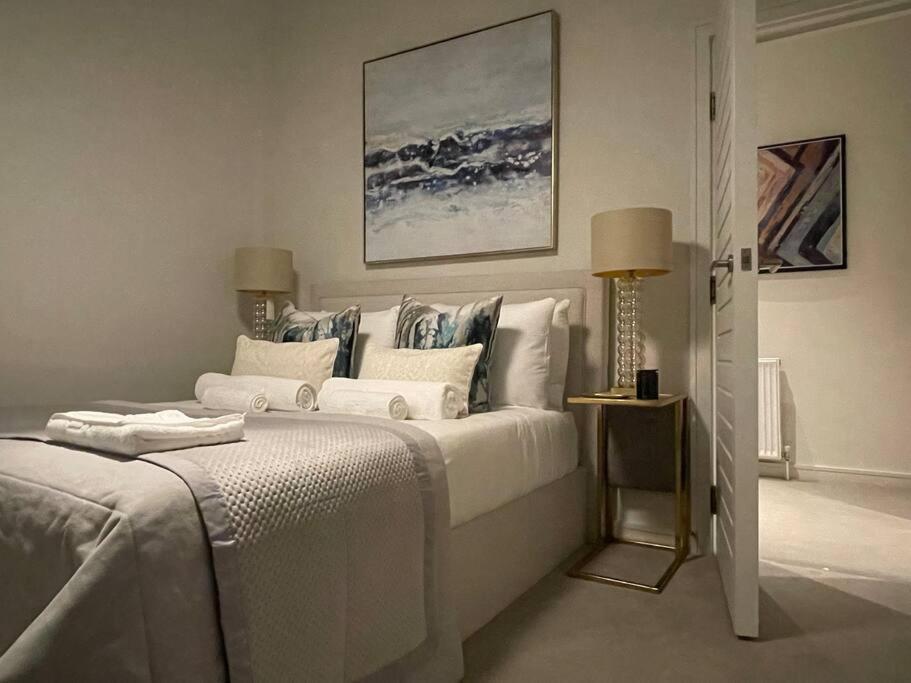 Quintessential Town House Close To * Londra