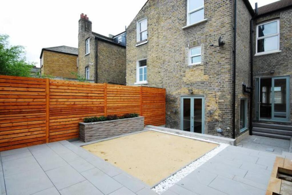 Quintessential Town House Close To Appartamento Londra